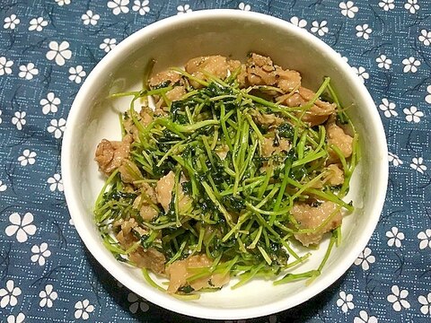 豆苗と鶏皮の炒め物